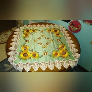 NEW sunflower table topper